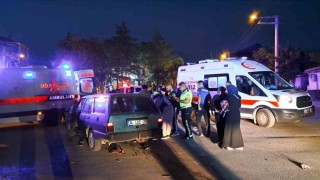 Karamanda otomobil ile motosiklet çarpıştı: 2 yaralı