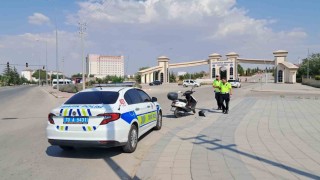 Karamanda otomobille çarpışan motosikletin sürücüsü yaralandı