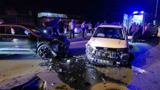 Karşı şeride geçen cip başka bir cipe çarptı: 5 yaralı