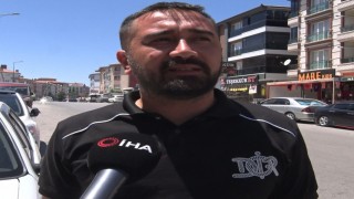 Karşı yola geçmeye çalışan anne ile çocuğa otomobil çarptı