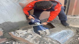 Karsta soba bacasına düşen yavru köpekler kurtarıldı
