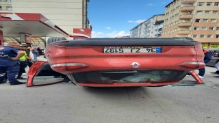 Karsta trafik kazası: 3 yaralı