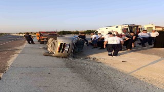 Kastamonuda hafif ticari araç devrildi: 3 yaralı