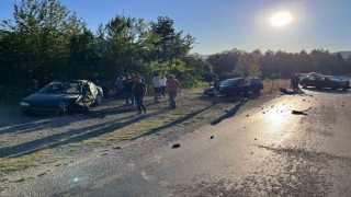 Kastamonuda iki otomobil kafa kafaya çarpıştı: 4 yaralı