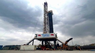 Kato Dağında petrol heyecanı: 2 bin 800 metreye inildi