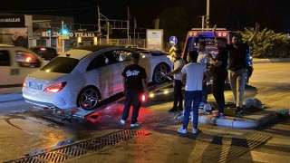 Kavşakta çarpışan 2 otomobilde maddi hasar oluştu