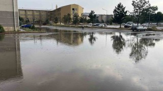 Kavurucu sıcaklar yerini sağanak ve taşkınlara bıraktı