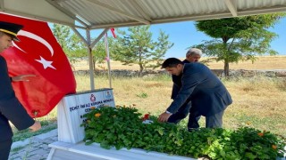 Kaymakam Mahir, Şehit kabirlerini ziyaret etti