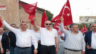Kayseri iş dünyası milletin zaferini Cumhuriyet Meydanında sahiplenmeye devam etti