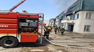 Kayseride mobilya fabrikası yangını