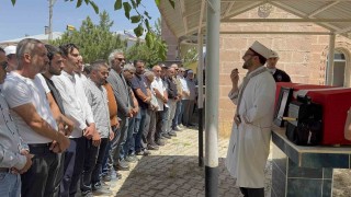 Kaza kurşunuyla ölen polisin cenazesi toprağa verildi