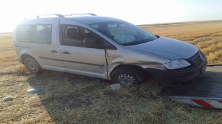 Kaza yapan hafif ticari araçta 3 kişi yaralandı