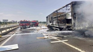 Kaza yapan tır alev alev yandı