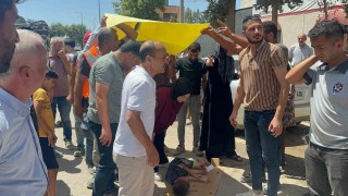 Kaza yerinde inşaat işçilerinden örnek davranış