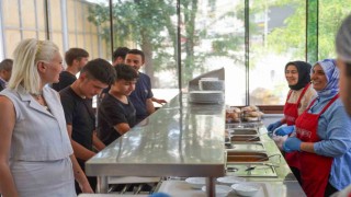 Kent Lokantasında vatandaşlarla bir araya geldi