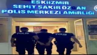Kesinleşmiş hapis cezasıyla aranan hükümlü İzmirde yakalandı