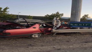 Kestelde kontrolden çıkan Tofaş otomobil bariyere girdi: 1 ölü