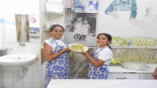 Kiliste 5. kuşak minik ustalar, katmer yapmayı öğreniyor