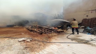 Kırıkhanda evde çıkan yangın, otomobile sıçradı