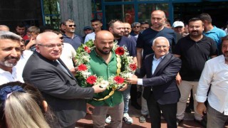 Kırkpınar Başpehlivanı Orhan Okulu baba ocağında coşku ile karşılandı