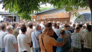 Uğur Deniz, Eşinin Gözleri Önünde Katledildi