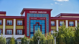KMÜ İlahiyat Fakültesinden başarı bursu