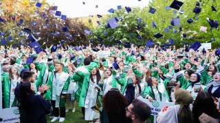 Kocaeli Sağlık ve Teknoloji Üniversitesi Diş Hekimliği Fakültesi ilk mezunlarını uğurladı