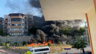 Kocaelide çocuk parkı alev topuna döndü