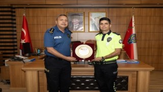 Komiser Fatih Sanaya teşekkür plaketi