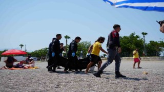 Konyaaltı Sahilinde vücudunda kesikler bulunan erkek cesedi bulundu