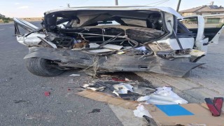Konyada minibüs otomobile arkadan çarptı: 3 yaralı