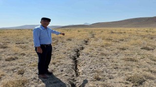 Konyada yüzey yarıkları tedirgin ediyor