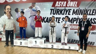 Körfezli minik karateciler Türkiye şampiyonasında altın ve bronz madalya aldı