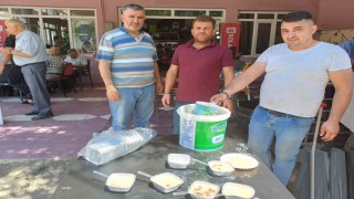 Köşkte esnaflardan aşure hayrı