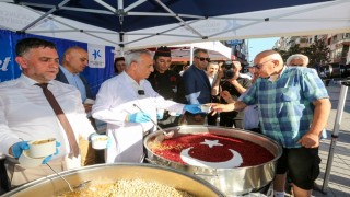 Küçükçekmece Belediyesinden binlerce kişiye aşure ikramı