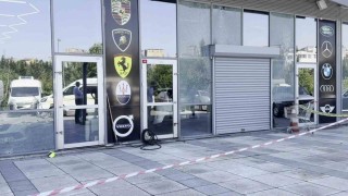 Küçükçekmecede oto galeriye kurşun yağmuru