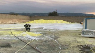 Kükürt deposundaki yangında kimyasal duman paniği