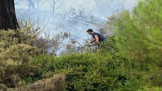 Kumlucada çıkan orman yangınında 1 dekar alan yandı