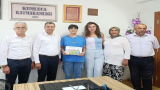 Kumlucada YKSde ilk bine giren üç öğrenciye ödül