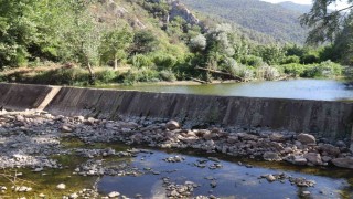 Kuraklık ve orman yangınları Düzmeşe Bentinin adeta kuruttu