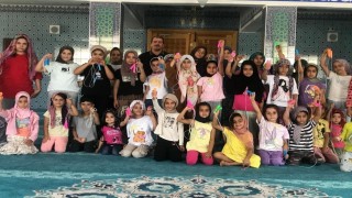 Kuran kursu öğrencilerine topaç ve atlama ipi hediye edildi