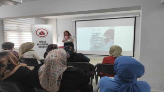 Kursiyerlere normal doğum semineri anlatıldı