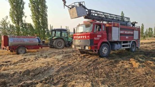 Kütahyada 8 dönüm arazi ve 180 balya saman küle döndü