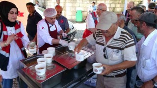 Kütahyada asırlık vakıf geleneği sürdürülüyor, binlerce vatandaşa aşure ikramı
