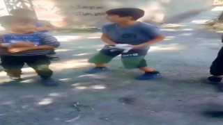 Kuyuda mahsur kalan kedinin yardımına çocuklar yetişti