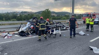 Kuzey Marmarada otomobil yön tabelasına çarptı: 1 ölü, 4 yaralı