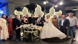 Liseli sınıf arkadaşları 34 yıl sonra karşılaştı, görüşme düğünle sonuçlandı