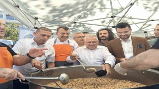 Lokantacılar Odasından 10 bin kişiye aşure