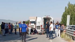 Lüks otomobile çarpan motosikletin sürücüsü ağır yaralandı