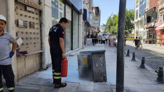 Lüleburgazda kaldırımdaki elektrik panosunda yangın